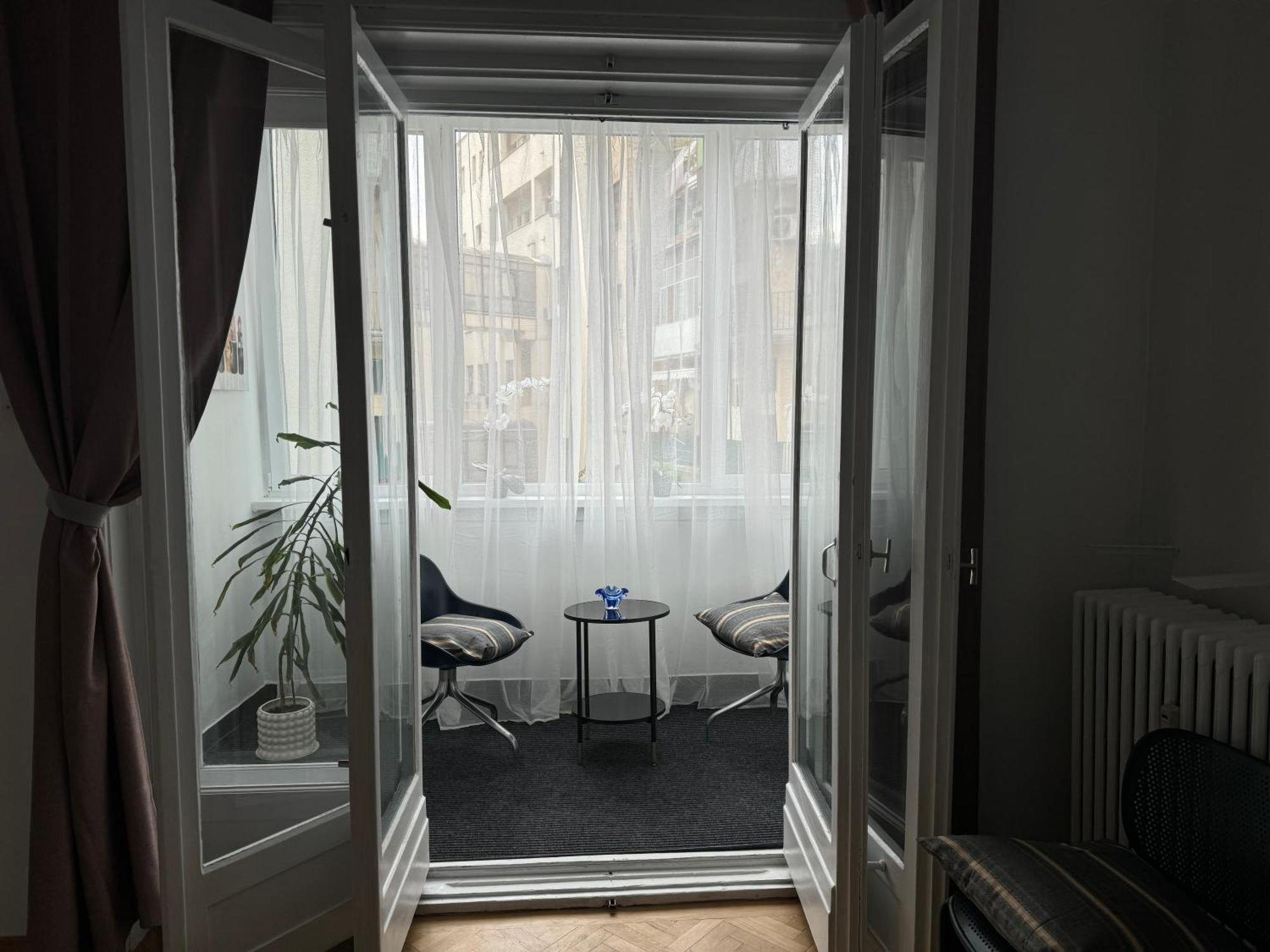 Airy & Beautiful Downtown Apartment Bukurešť Exteriér fotografie